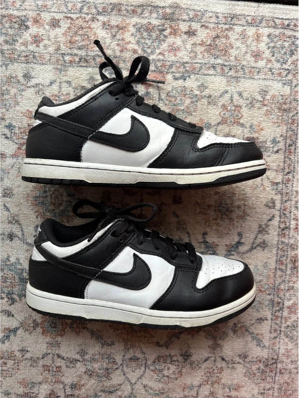 2.5Y Kids Black and White Nike Dunks